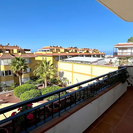 уютная и светлая с паркингом и бассейном в гигантес *