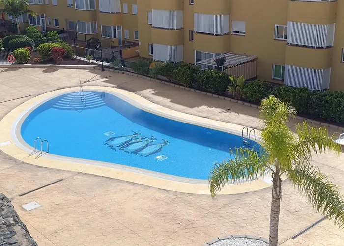 уютная и светлая с паркингом и бассейном в гигантес Apartman