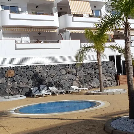 уютная и светлая с паркингом и бассейном в гигантес Appartement