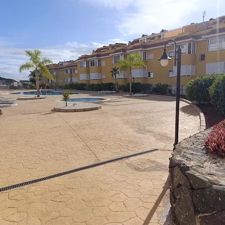 Appartement уютная и светлая с паркингом и бассейном в гигантес