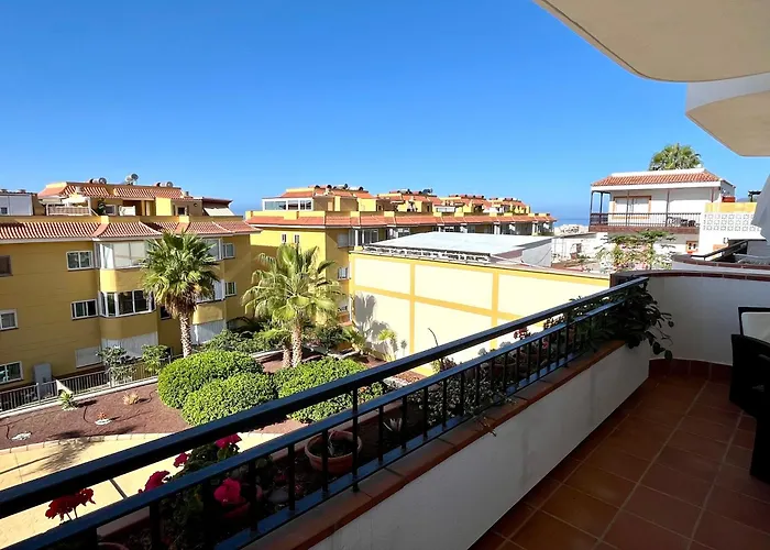 уютная и светлая с паркингом и бассейном в гигантес *