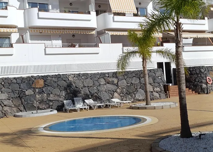 уютная и светлая с паркингом и бассейном в гигантес Apartmán