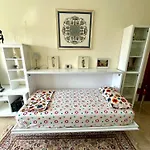 уютная и светлая с паркингом и бассейном в гигантес Apartament